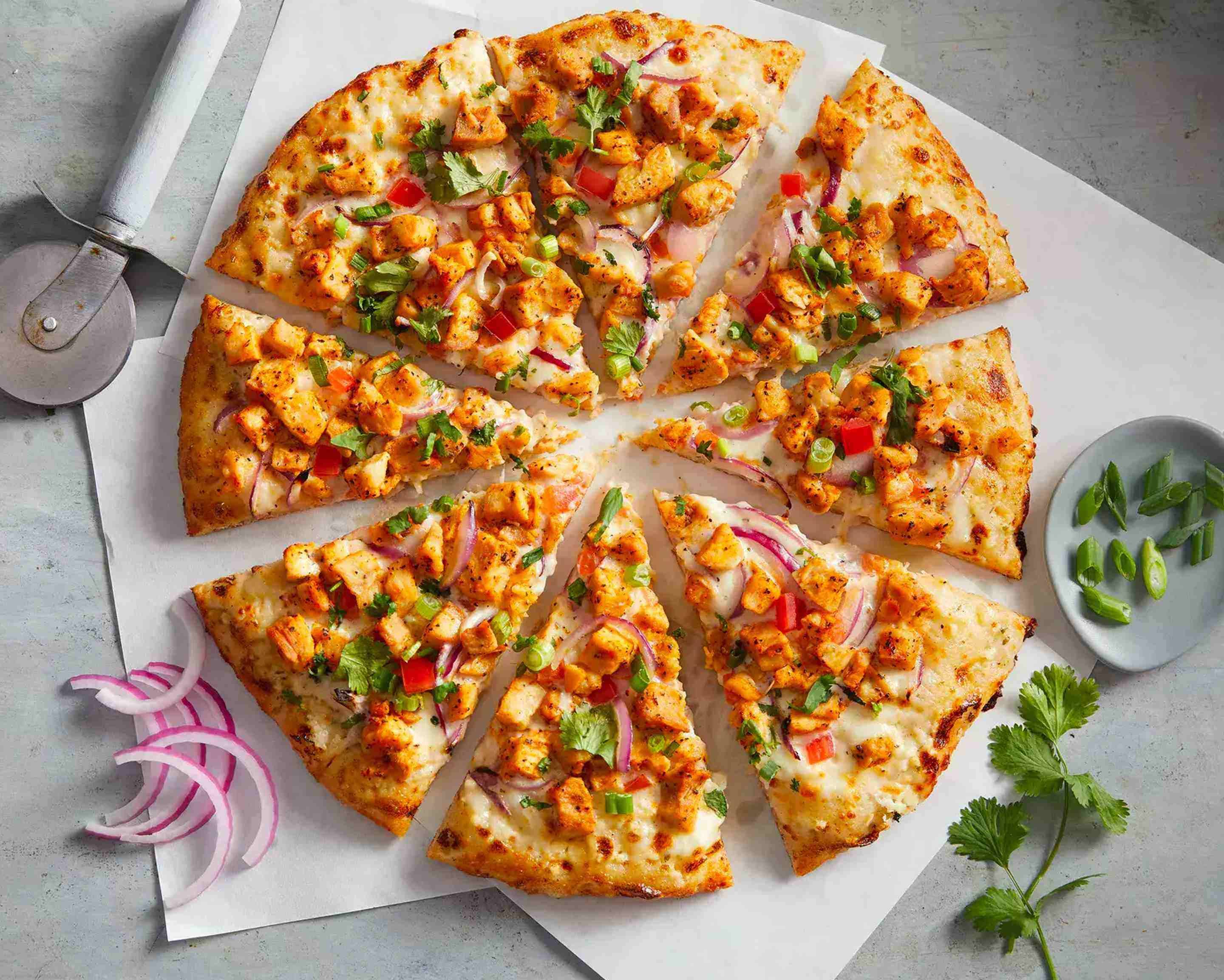 Чикен пицца доставка. Пицца Чикен карри. Chicken Tikka pizza. Пицца Хаус. Пицца Хаус Октябрьский.