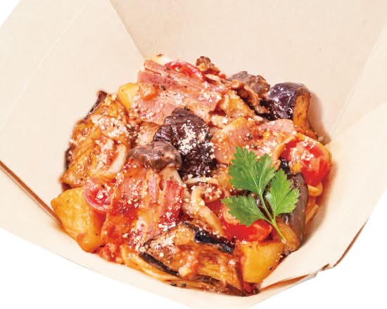 燻製ベーコンと揚げ茄子・きのこのトマトクリームソース Spaghetti with Smoked Bacon, Fried Eggplant & Mushrooms in Tomato Cream Sauce