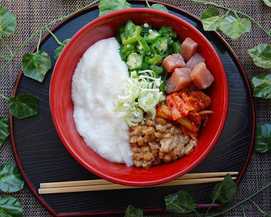 マグロとキムチ４種の満足健康ねばとろ丼