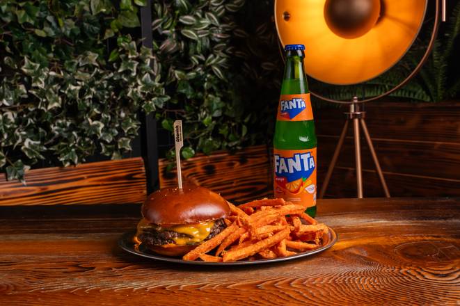 Cheesy Smashed Burger Menü