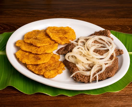 Bistec Encebollado / Steak with Onions