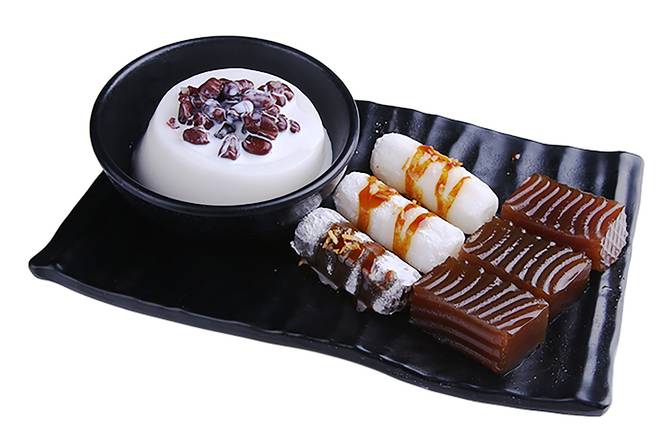Q Mochi and Almond Pudding Combo Q (Combo pudding aux amandes et Q mochi) (麻糬杏仁布丁拼盤)