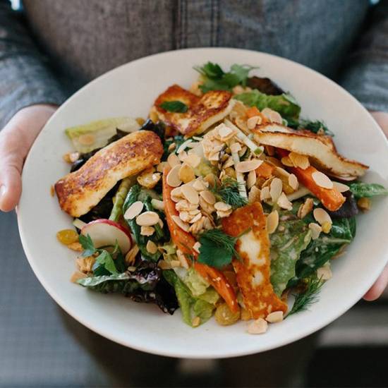 Crunchy Halloumi Salad