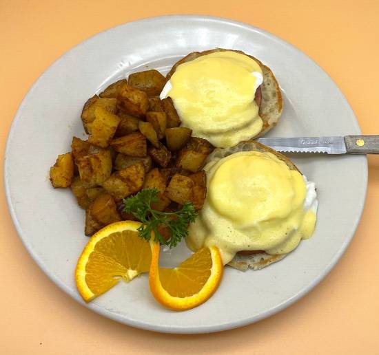 CLASSIC EGGS BENEDICT
