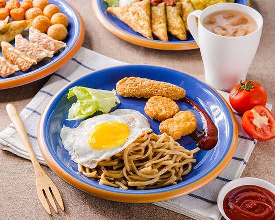3號套餐 Combo 3 麵加蛋、 麥克雞塊2塊+ 香檸雞柳條1塊、中杯奶茶