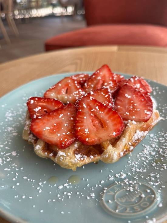 Gaufre com Morango e Mel