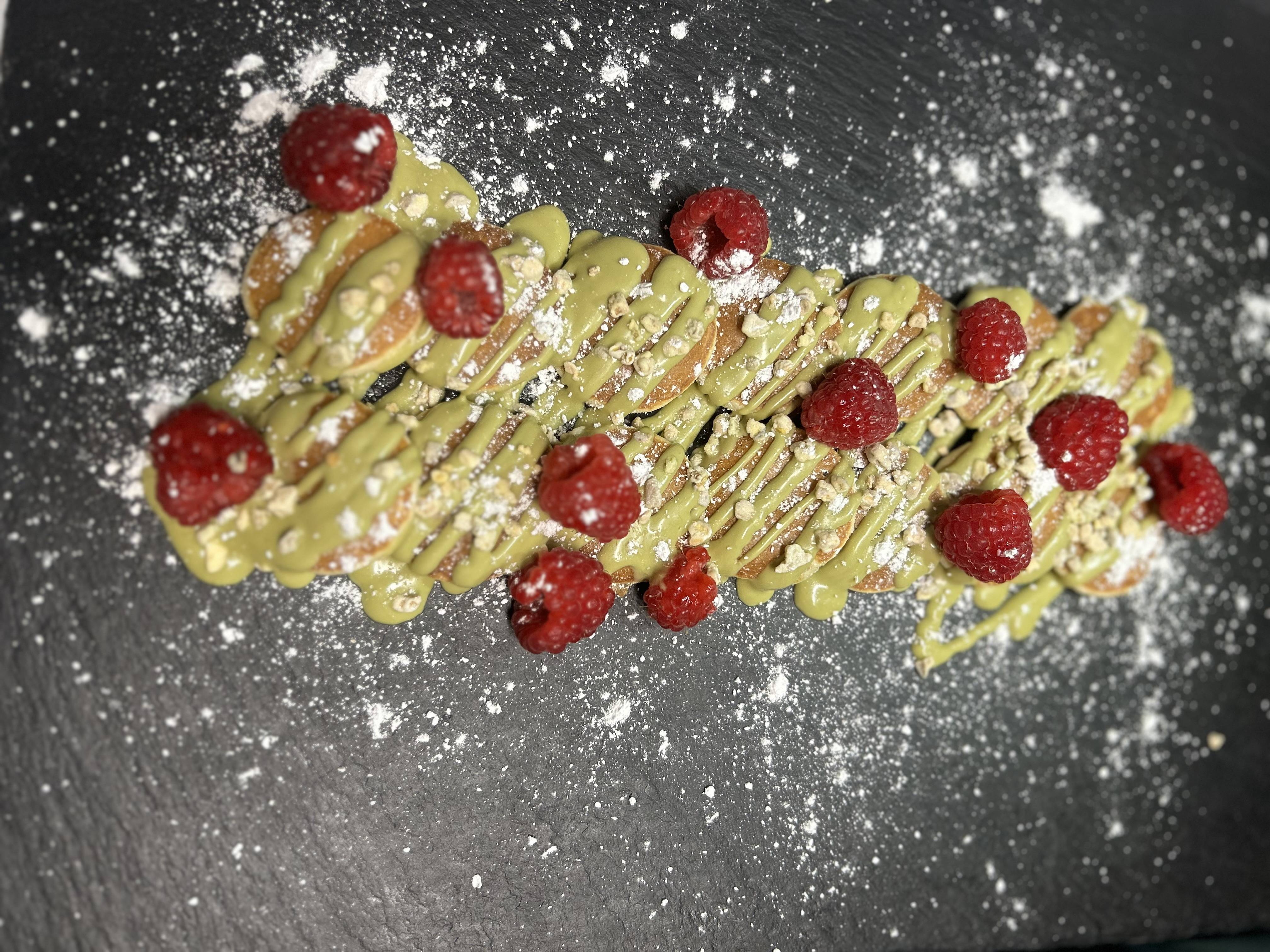 14 mini pancakes cache pistache