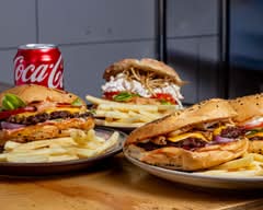 MALU: Burger y Sanguches by irasshai