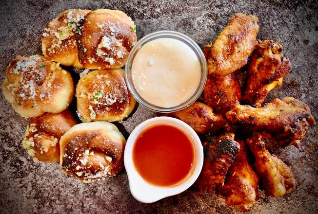 8 Wings, 6 Garlic Knots, 2 Dips