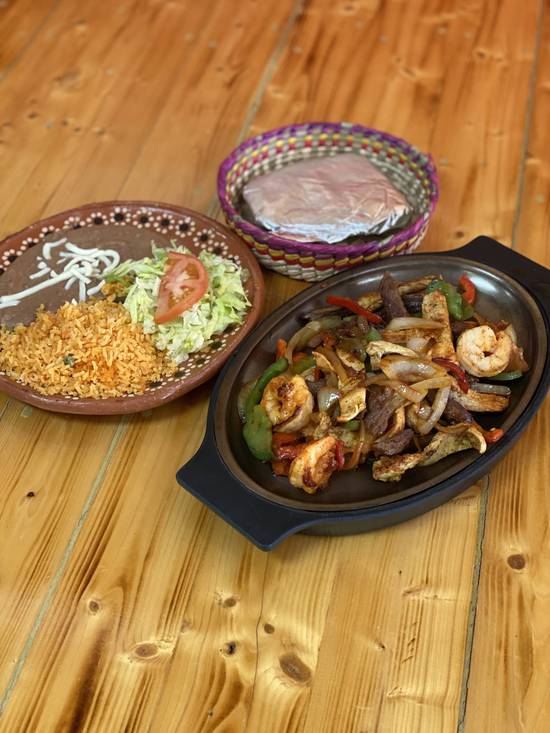 Fajitas Combo (Steak, Chicken & Shrimp)
