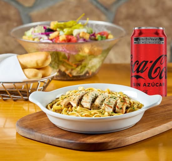 Fettuccini con Pollo en Alfredo Chipotle