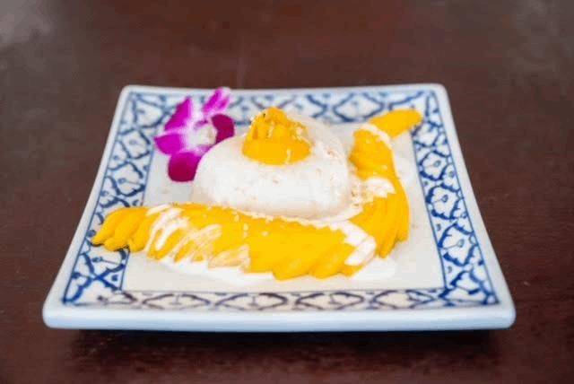 Sweet Sticky Rice with Fresh Mango