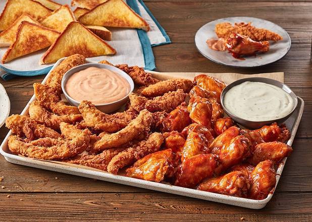 Regular Chicken Fingerz™ and Boneless Wings Zampler Platter