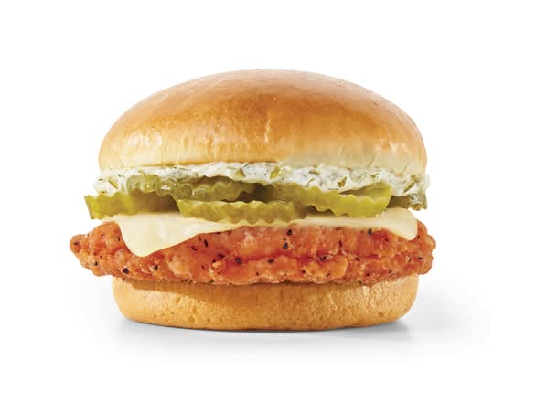 Sandwich au poulet épicé et cornichons à l’aneth / Spicy Dill Pickle Chicken Sandwich (Cals: 500)