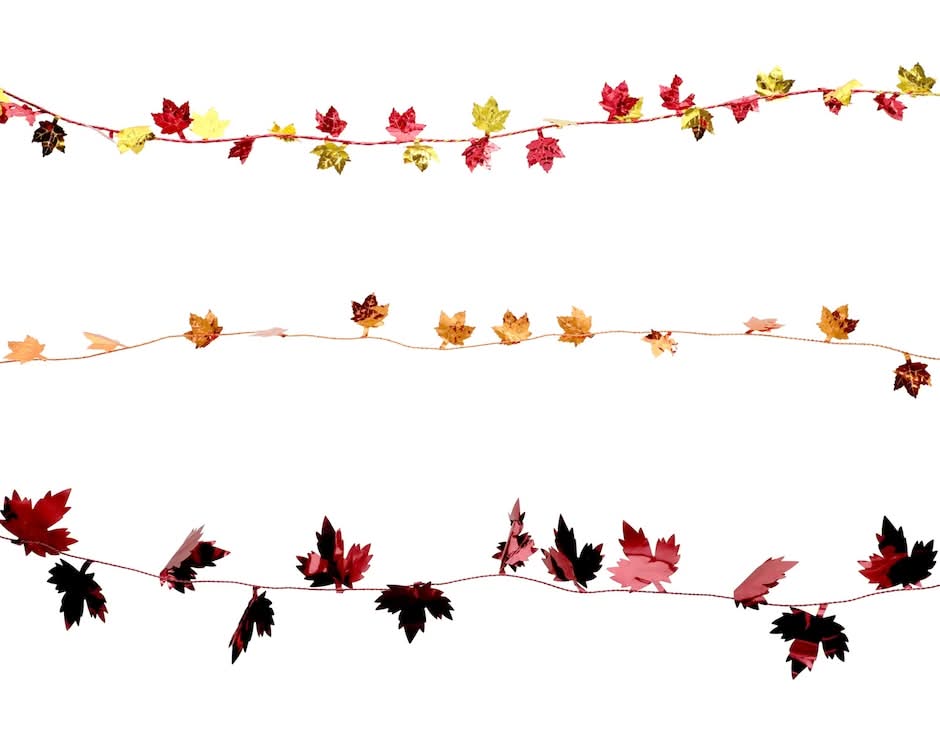 Seasonal Collection Harvest-themed Wire Garland, Assorted Styles.