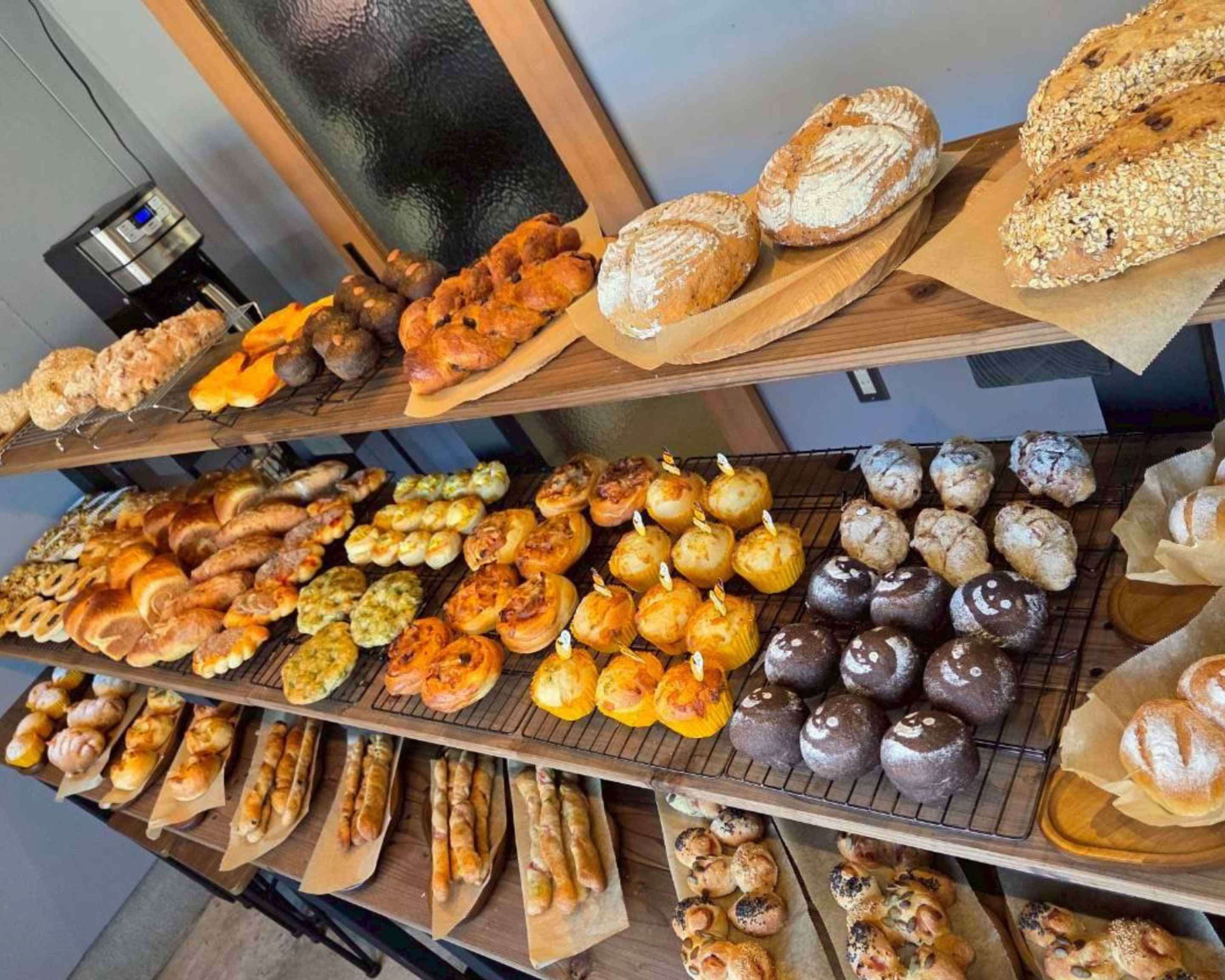 パン好きのためのパン屋】ルーツベーカリー Roots Bakery の出前・宅配 