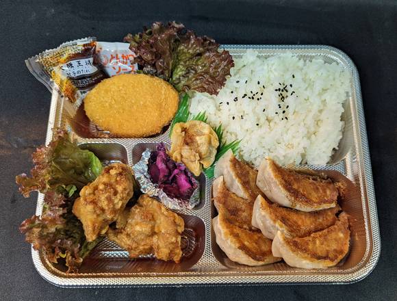 餃子弁当 Gyoza Dumpling Bento Box