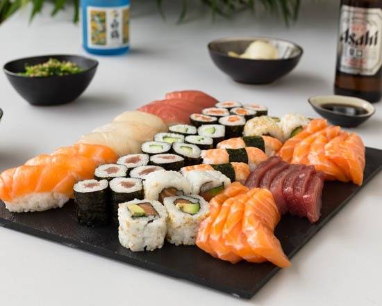Sushi and Sashimi Box (38 Stuks + Sashimi Mix)