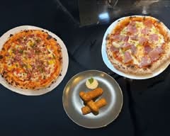 【絶品ハンバーガーとピザ!】East Side カフェ & ダイニング East Side Cafe & Dining