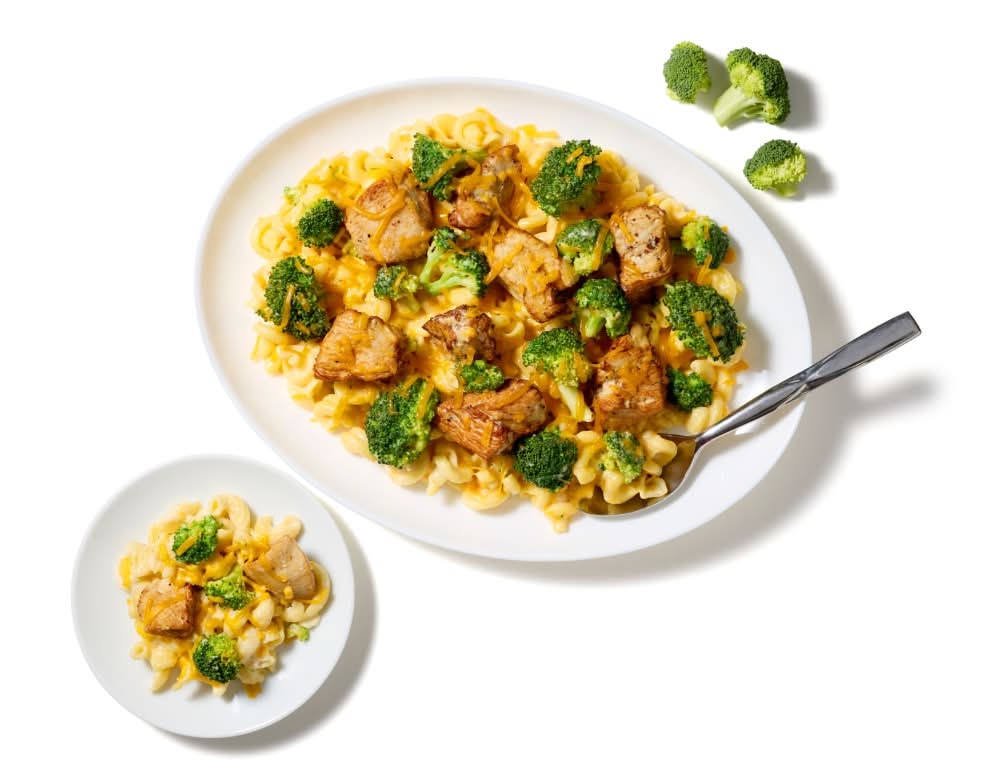 Deli Kitchen Four Cheese Chicken Pasta With Broccoli Bake Family Meal (40 oz)