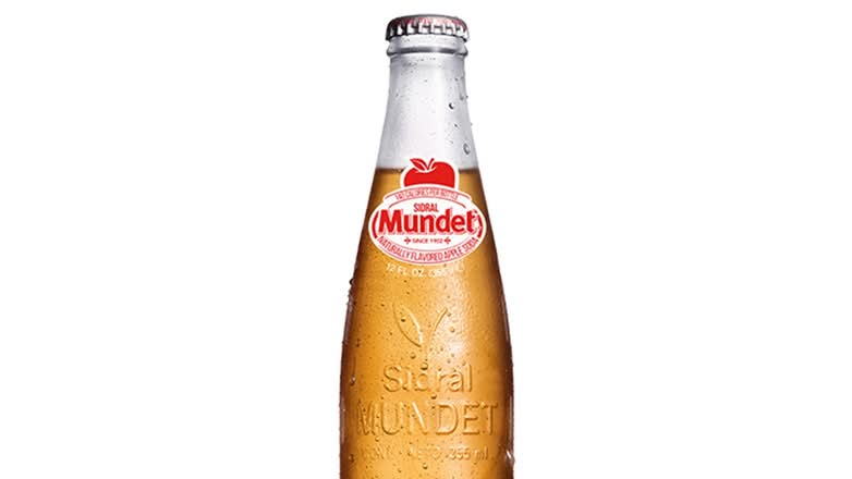 <Sidral Manzana Bottle.>
