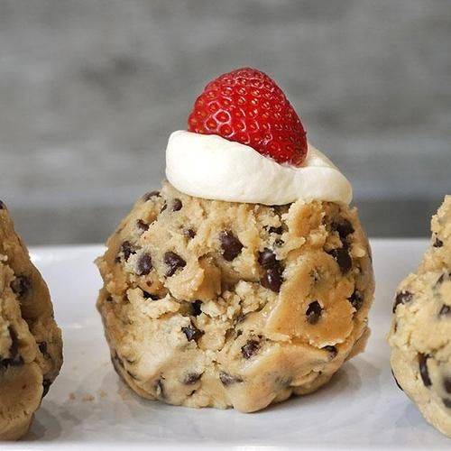 Strawberries & Cream - Cookie Dough Scoop