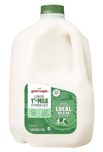 Giant Eagle Vitamin a & D 1% Lowfat Milk (3.78 L)