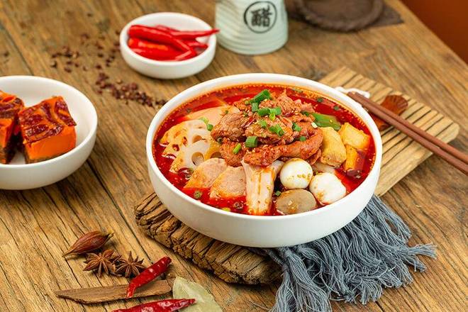 冒原切牛肉 / Szechuan Spicy Hotpot W/ Beef