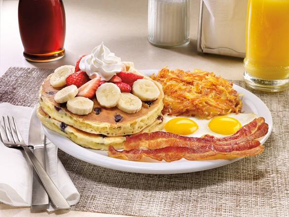 Double Berry Banana Pancake Slam (800-1020 Cals)
