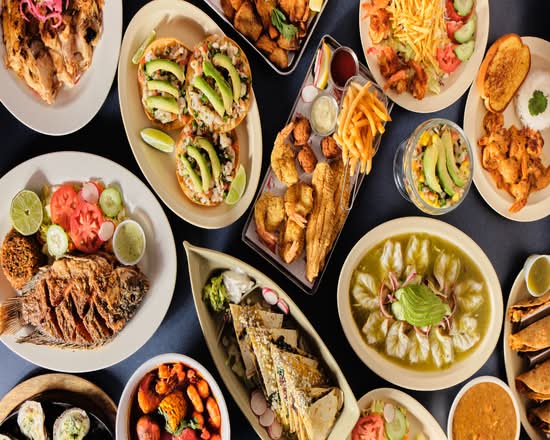 El Barquito Seafood And Oyster Bar (8107 Southwest Freeway)
