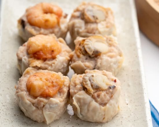 自家製XO醤を使った丸ごと海老と帆立の海鮮焼売（成城石井自家製）　J-300