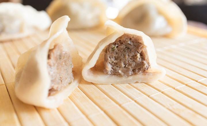 Beef Dumplings (8) 牛肉蒸饺 (8)