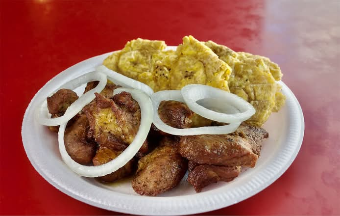 Combo 3 Carne Frita con 1 Acompañante & Refresco o Agua