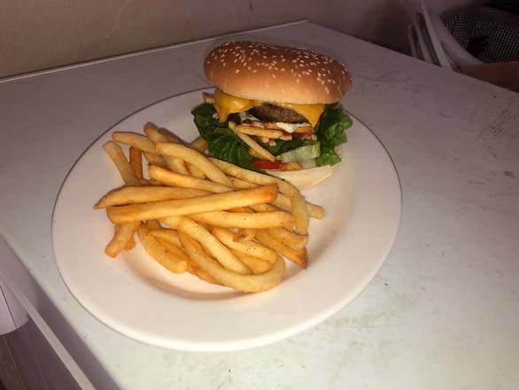 hamburguesa de carne queso amarillo lecha tomate papas ripio y salsa de la casa