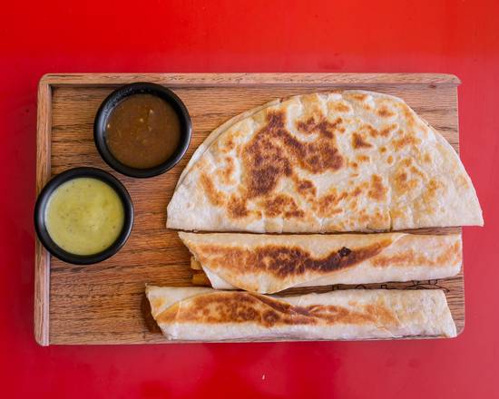 MIX Deshebrada, quesadilla, papa + refresco
