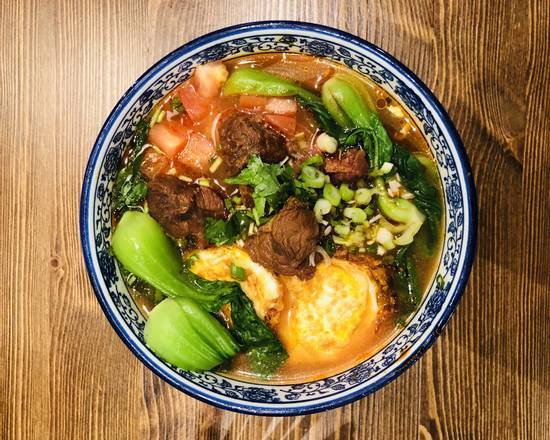 A11. Tomato Beef Noodle Soup with Fried Egg 番茄牛肉煎蛋面
