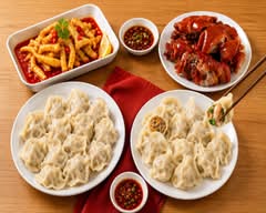 【本格中華！！餃子専門店】紅灯籠爆汁餃子