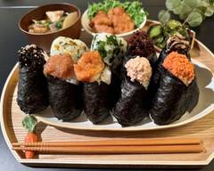 【紬屋】昔懐かしい母の味！ふっくらゴロゴロ特製おにぎり！