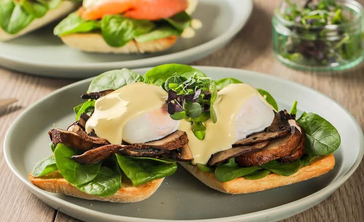 Eggs Benedict with Mushrooms