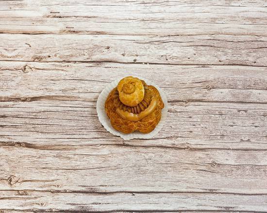 Religieuse au café