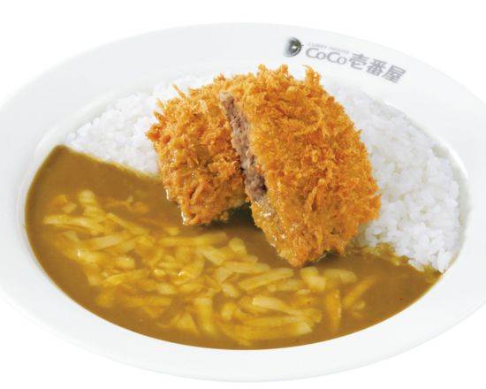 手仕込粗挽きメンチカツカレー＋チーズ Hand-made coarsely minced meat cutlet curry with cheese