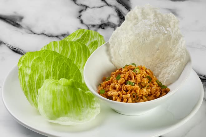 Minced Chicken Lettuce Cups (4 pcs)