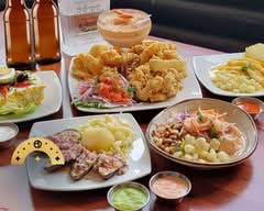 Rincon Limeño Restaurant (409 Chelsea Street)