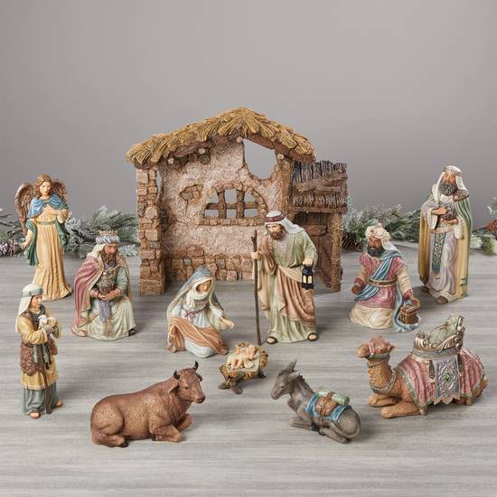 Kirkland Signature Crèche de Noël et personnages peints à la main (13 units) - Hand-painted nativity set (13 units)