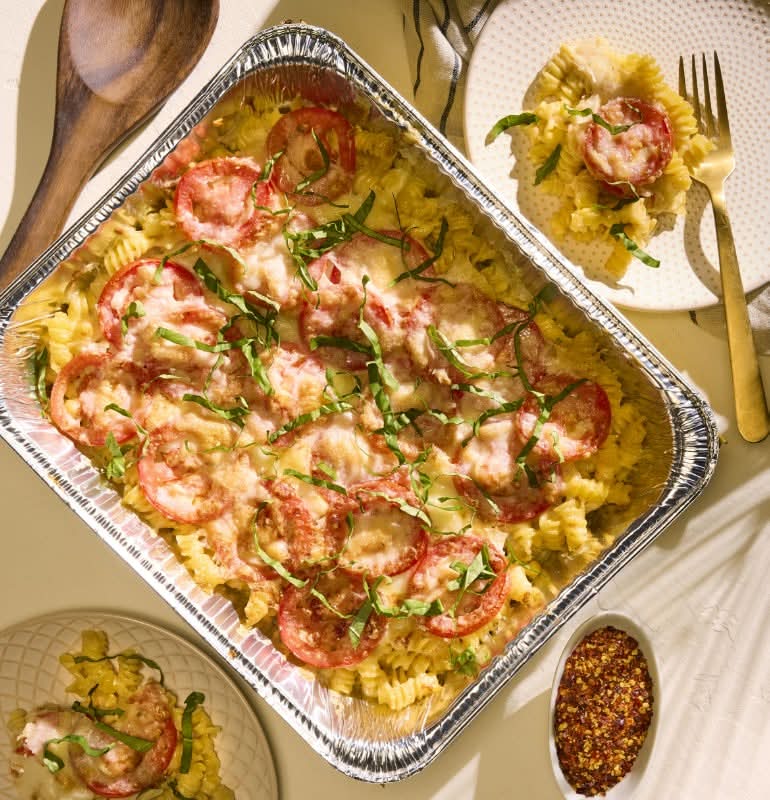 CATERING FIVE CHEESE AND FRESH TOMATO MAC ‘N’ CHEESE