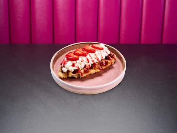 *NEW* Strawberry Cream Croffle