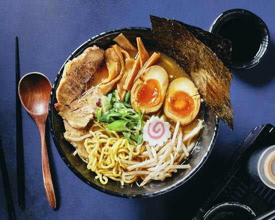 Shoyu Ramen Chashu 🐷 - Ramen classique à la sauce Shoyu et au chashu de porc