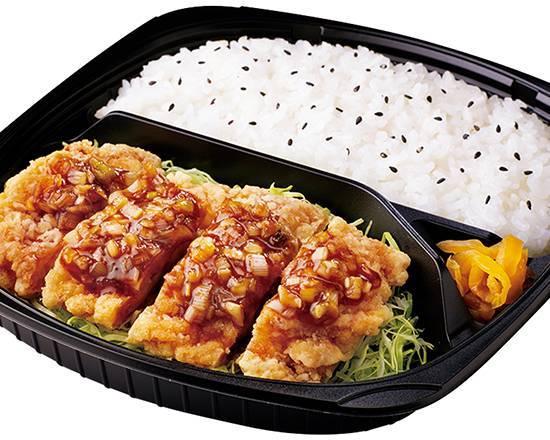 香味野菜だれの油淋鶏弁当 Yurinchi (Chinese-style deep fried chicken) with aromatic vegetable sauce lunch box