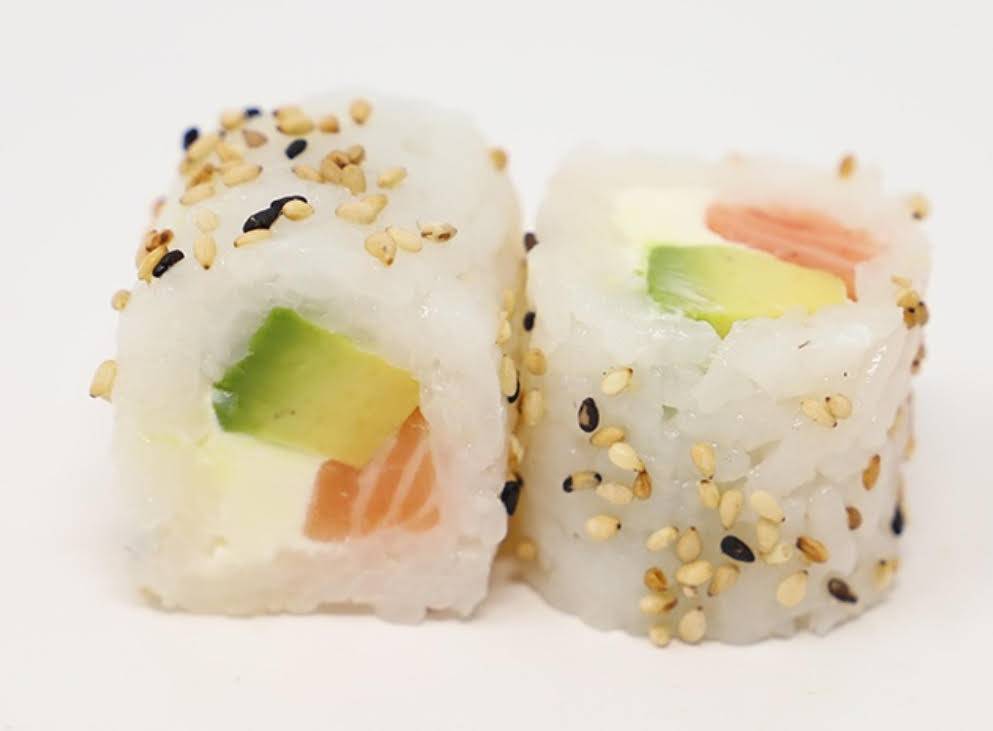 62- Roll sans algues saumon cheese avocat sésame