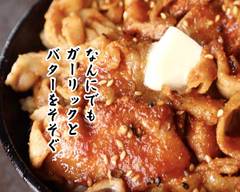 なんにでもガーリックとバターをそそぐ悪魔